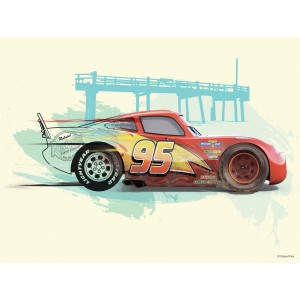 Wandbild: Cars McQueen, 40x30 cm, gerollt. Cartoon-Auto mit der Nummer 95 vor einer Seebrücke.