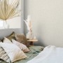 Beige Vliestapete mit floralem Blattmotiv von Marburg im modernen Schlafzimmer.