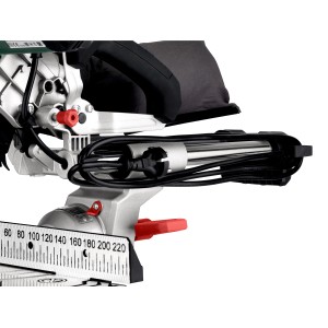 Detailansicht: Metabo Kappsäge KGS 216 M mit Zugfunktion und Zubehör.