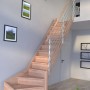 StarWood Treppe Rhodos Buche, gewendelt, mit Edelstahlgeländer und Setzstufen.