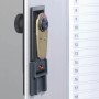 Detailaufnahme: Silberner Durable Schlüsselkasten mit Zahlenschloss für 72 Schlüssel.