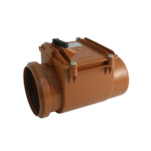 Marley Rückstauverschluss DN 160 aus PVC-hart mit Handbetätigung und Reinigungsöffnung.