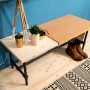 DIY Möbel: Tisch mit Stahlrohr-Gestell und Regalböden in Holz und Korkoptik. Moderner Look.