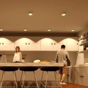 Weiße, flache LED Aufbauleuchten Celi-X von SSC-LUXon in Küche und Flur.