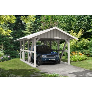 Weißes Skan Holz Carport Schwarzwald mit Dach, Auto steht im Carport.