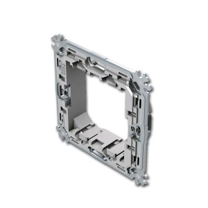 Silberner TEM MODUL PLUS Montageträger 2M aus Metall, ohne Krallen, für modulare Schalterdosen.
