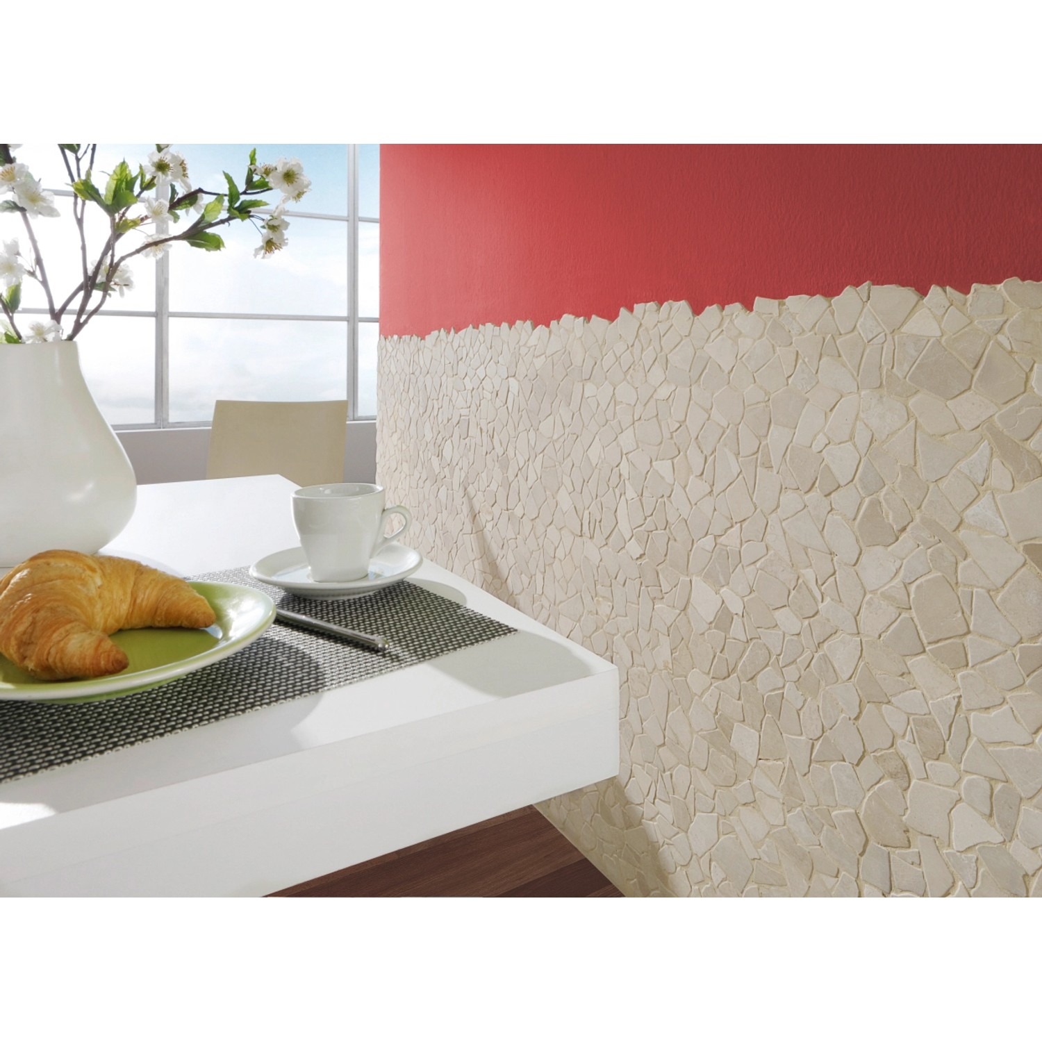 Bruchmosaikmatte Cream an Wand, 30,5x30,5 cm, Natursteinoptik für Innenräume.