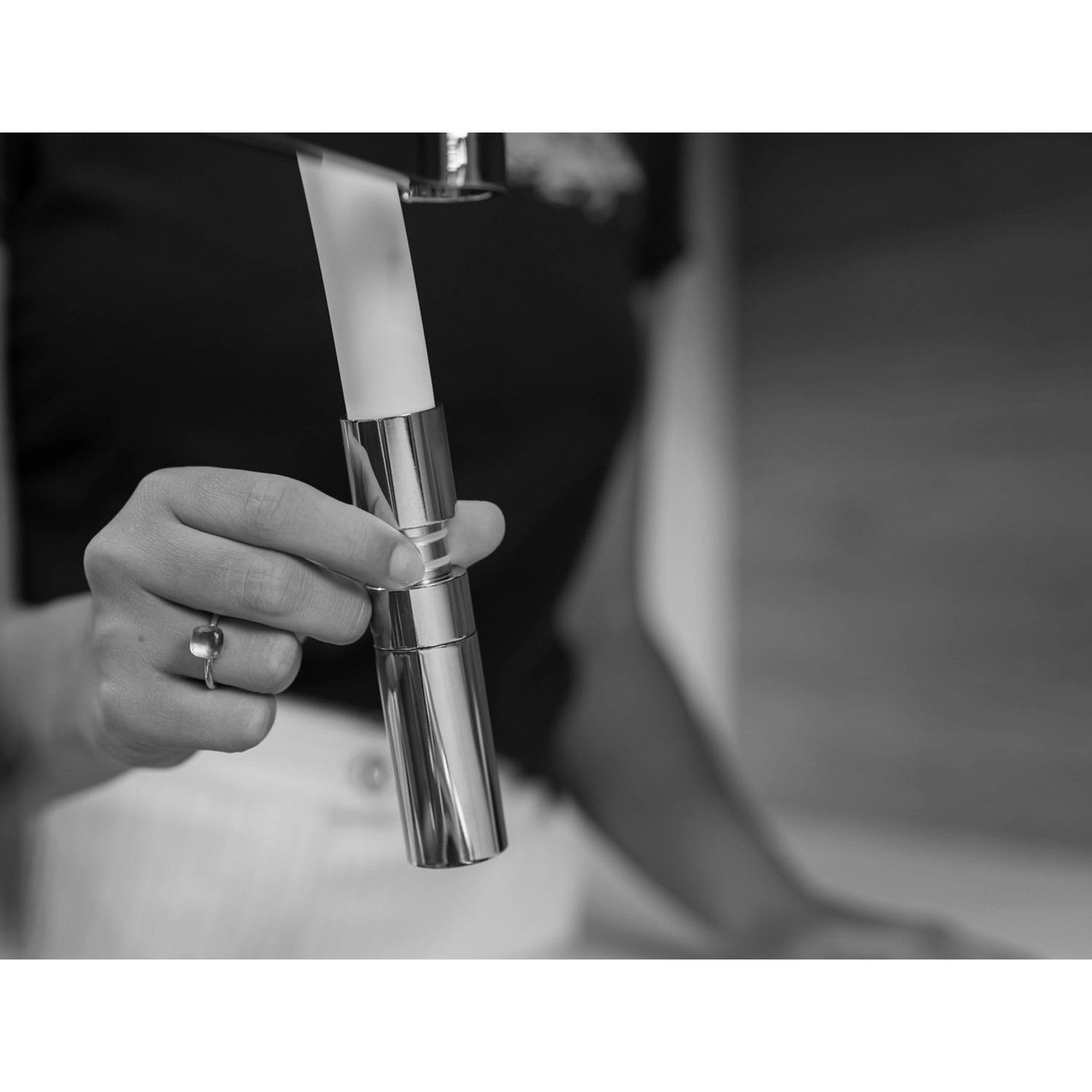 VIZIO Küchenarmatur, umklappbar, mit Handbrause. Ideal für Vorfenster-Montage.