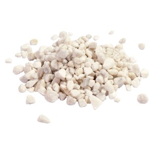 Weißer Marmor Splitt Carrara, Körnung 9-12 mm, ideal für Gartenwege und Zierflächen.