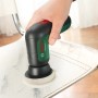 Bosch Akku-Bürste Universal Brush im Einsatz auf einem Stuhl.