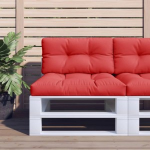 Rotes Palettenkissen-Set (Sitz- & Rückenkissen) aus Stoff auf weißen Paletten. Perfekt für Outdoor-Sitzgelegenheiten.