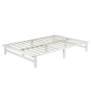 Weißes Palettenbett 140x200 cm aus Kiefernholz mit Lattenrost. Robustes Doppelbettgestell für Schlafzimmer.