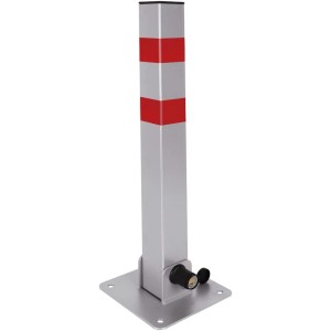 Klappbarer Parkpfosten zur Absperrung von Privatparkplätzen, silberfarben mit roten Reflektoren.