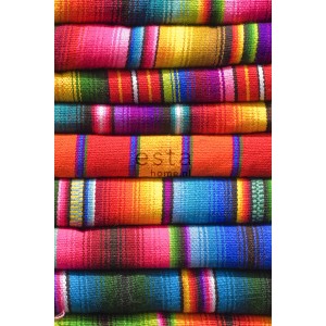 ESTAhome Fototapete Kissen Mehrfarbig, gestapelt. Bunte Streifen in Pink, Gelb, Blau und Rot.