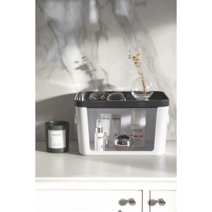 Weiße SmartStore Compact Access Aufbewahrungsbox mit Kosmetikprodukten.