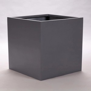 Quadratischer, anthrazit-metallic Fiberglas Pflanzkübel, 90x90x90cm, elegant und modern.