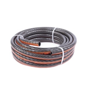 FUXTEC Gartenschlauch PREMIUM PLUS 1/2 Zoll, 20m, dunkelgrau-orange, aufgerollt. Flexibler Wasserschlauch für die Gartenbewässerung.