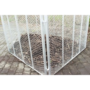 Feuerverzinkter TRUTZHOLM Metallkomposter 100x100x80 cm mit Deckel, gefüllt mit Gartenabfällen.
