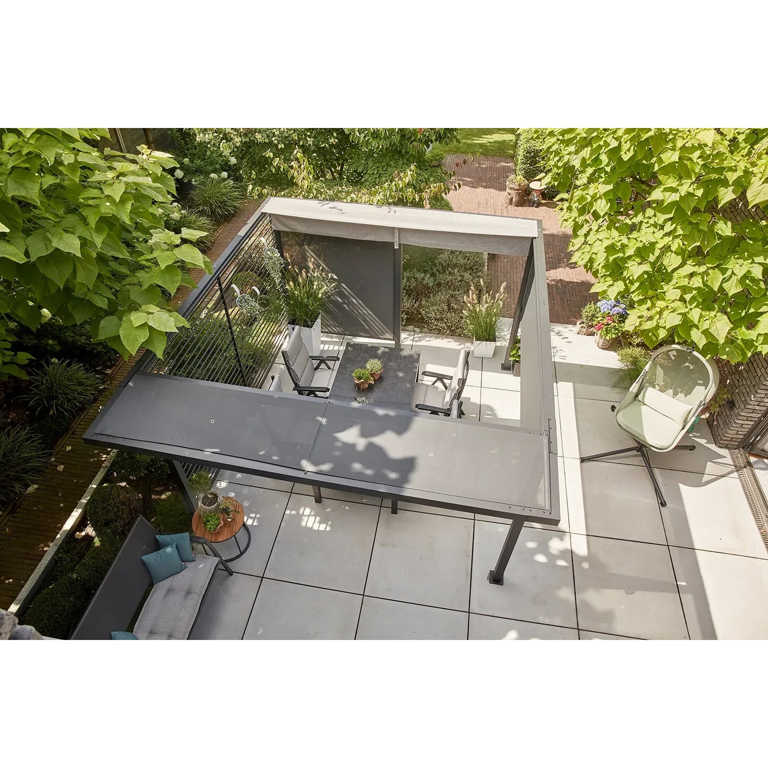 Siena Garden Pergola Schattenmanufaktur, anthrazitfarbenes Aluminiumgestell mit Faltsonnensegel, Aufsicht.
