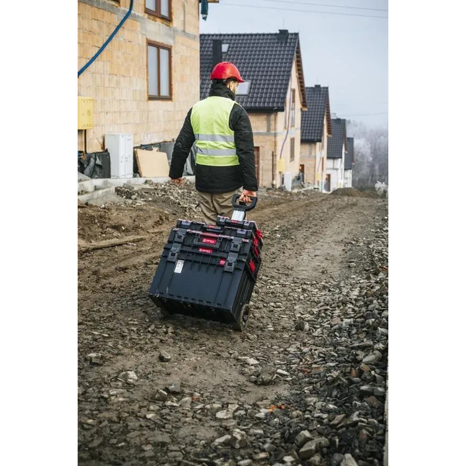 PROREGAL QBRICK Werkzeugkasten One 38L, schwarz, mit transparentem Deckel und Tragegriff. Traglast bis 120kg.