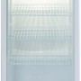 Weißer PKM Glastür-Kühlschrank GKS102 mit drei Drahtablagen.