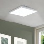 Quadratische, weiße LED-Deckenleuchte Calemar von Eglo, 28,7 cm, im Wohnraum.