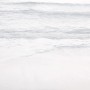 Komar Fototapete Vlies Silver Beach: Detailaufnahme von sanften Wellen am Strand.