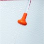 Detailaufnahme des Duschkopfs der Cartrend Solardusche, Wasserstrahl sichtbar.