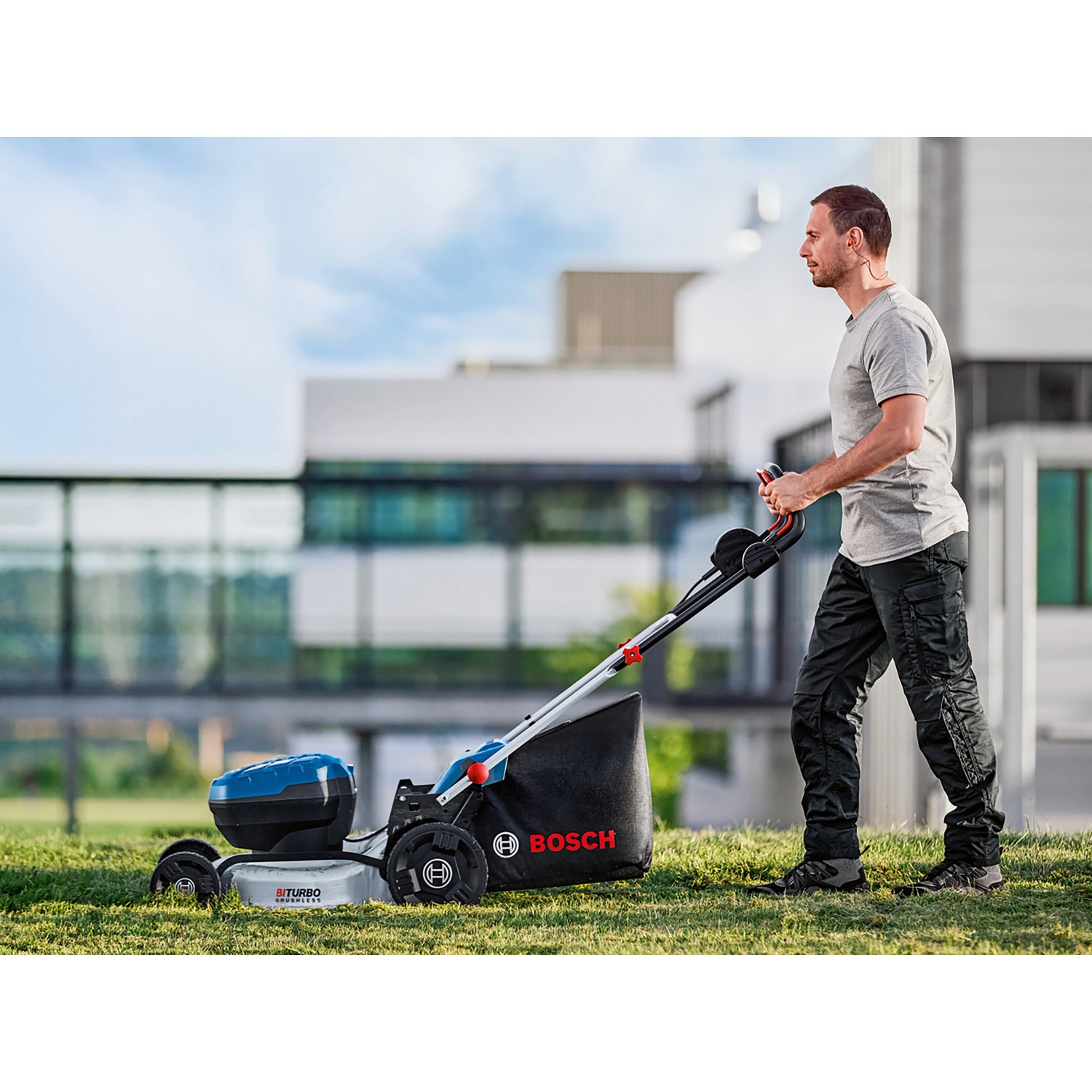 Bosch Professional AkkuRasenmäher GRA 18V246 Solo bei OBI