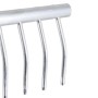 Detailansicht der stabilen Aluminium-Zinken eines Galaflor Rasenrechens für Gartenarbeit.
