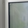Gardinia Sonnenschutz Plissee, schwarz, 40x80cm am Fenster mit Saugnapf befestigt.