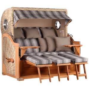 GarWoh Strandkorb Westerland XXL Teak mit Bullauge und grau karierten Polstern.