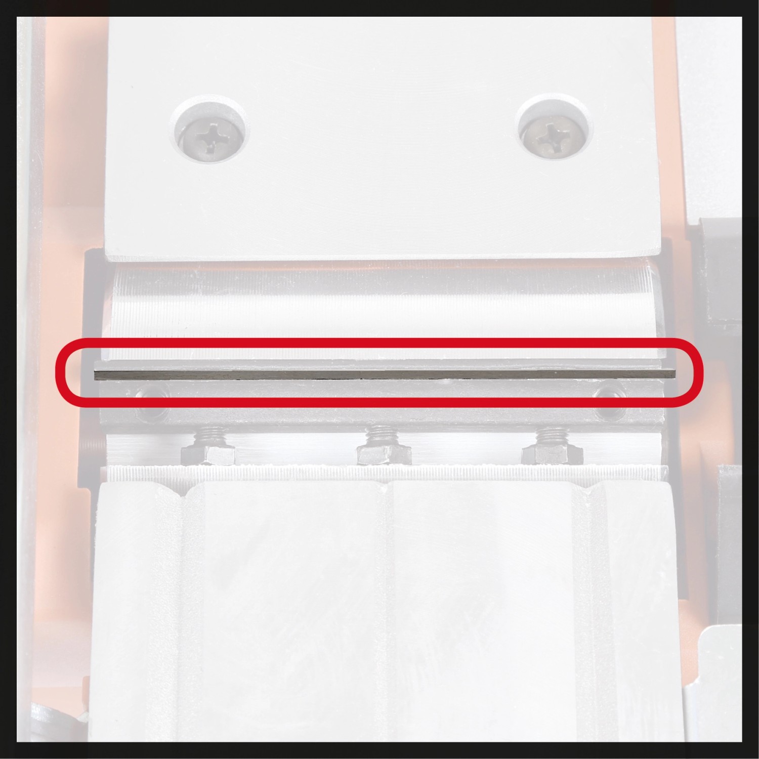 Detailaufnahme Hobelmesser des Einhell Elektrohobel TE-PL 900.