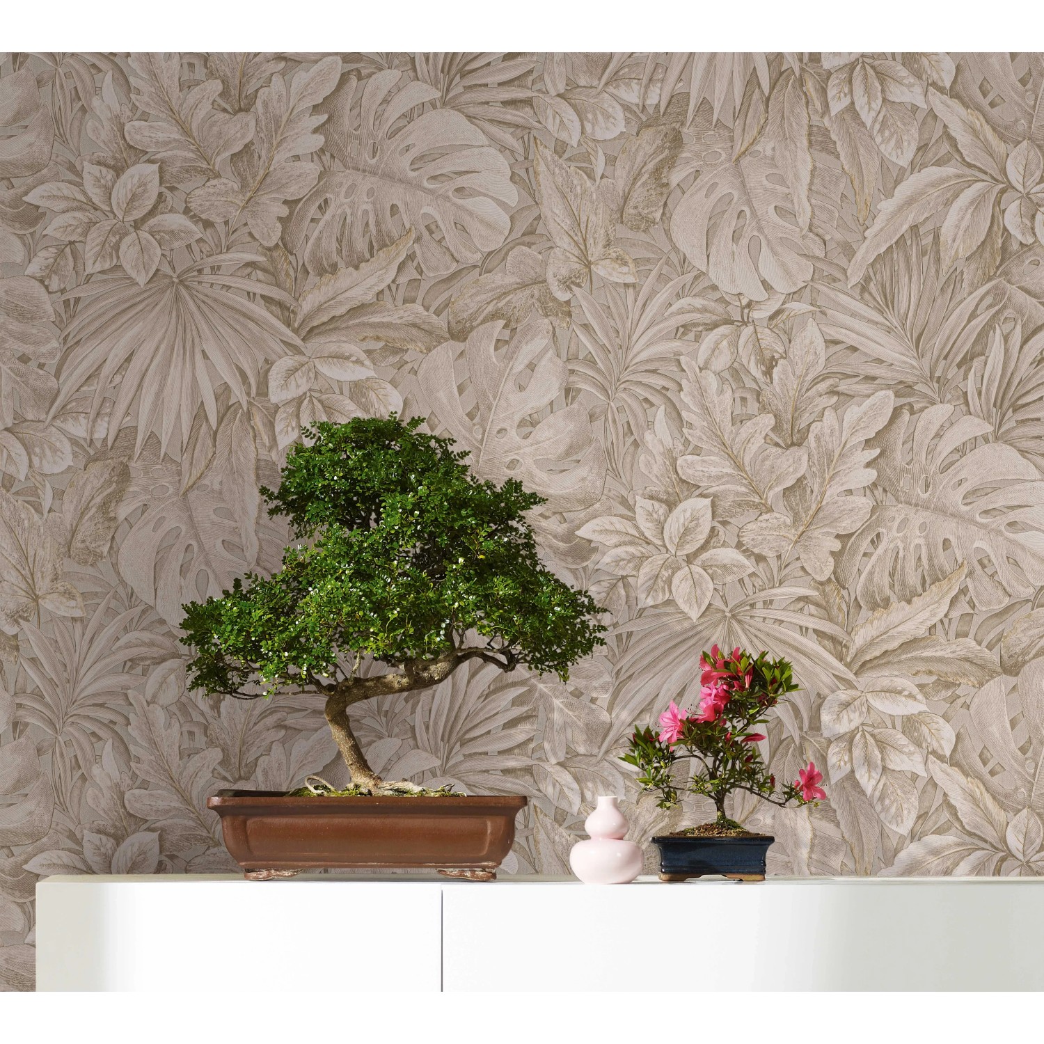 Beige Marburg Vliestapete Botanica Floral mit Pflanzenmuster für Wohnraumgestaltung.