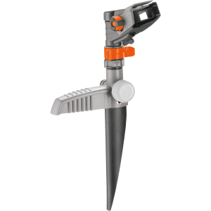 Gardena Comfort Regner zur Bewässerung großer Flächen, mit Erdspieß für stabilen Stand.