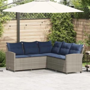 Graues L-förmiges Garten Couchsofa aus Polyrattan mit marineblauen Kissen.