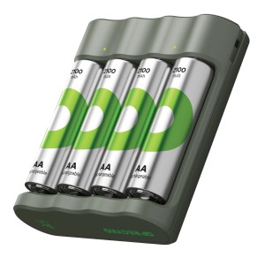 GP Akku-Ladegerät USB B441 mit 4 AA 2100 mAh Akkus im Ladegerät.