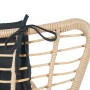 Detailaufnahme: Naturfarbener Poly-Rattan Sessel mit anthrazitfarbenem Kissen aus dem 2-teiligen Lounge-Set.