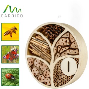 Gardigo Insektenhotel Lebensbaum: Rundes Holzhotel mit Füllung für Bienen, Schmetterlinge und Marienkäfer.