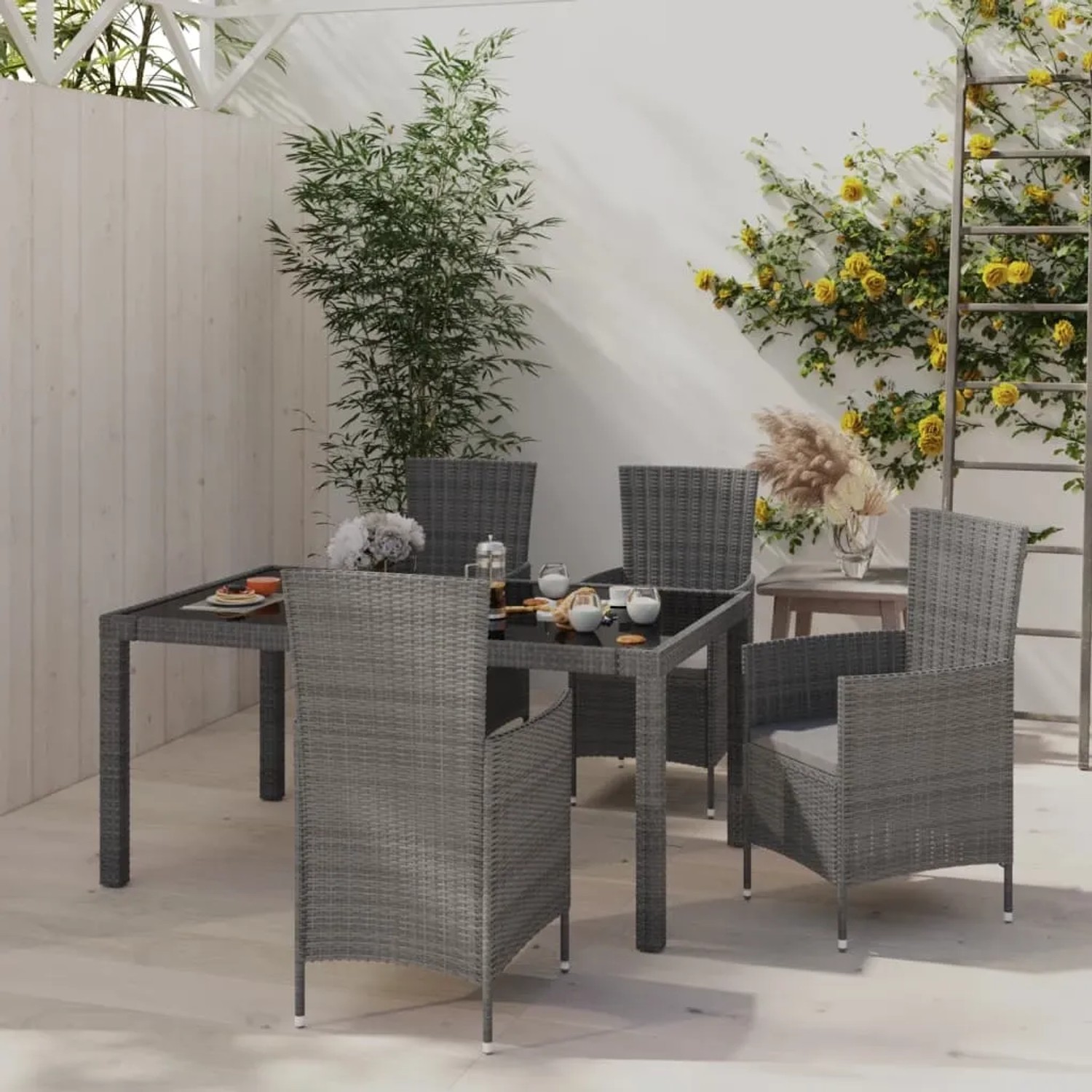 Graue 5-tlg. vidaXL Garten-Essgruppe aus Rattan mit Tisch, Stühlen und Kissen.