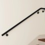 Schwarzer AICA Handlauf aus Edelstahl, 120 cm, mit Befestigung an einer Treppe.