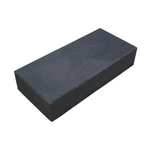 Diephaus Fundament Wärmepumpe Anthrazit: Robuster, rechteckiger Betonblock für stabilen Stand. Teil eines Sets.