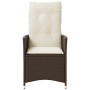 Brauner vidaXL Gartensessel aus Rattan mit cremeweißen Kissen, verstellbar.