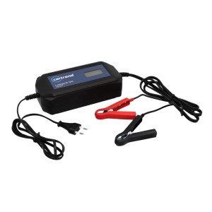 Cartrend Batterieladegerät Mikroprozessor DP 10.1 mit LCD-Display und Polklemmen.