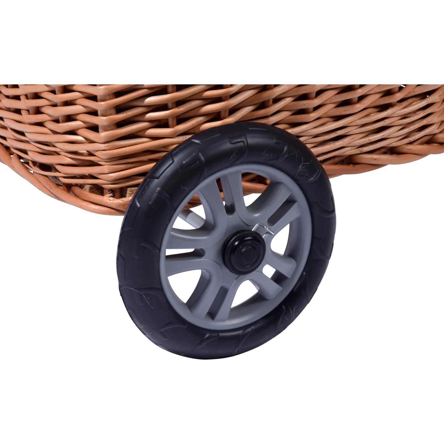Detailaufnahme: Weiden-Kaminholzwagen mit Kunststoffrad. Praktisches Zubehör für Kamin & Ofen.