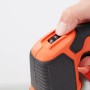 Detailaufnahme: Hand bedient Drehzahlregler der Black+Decker Stichsäge BES610K.