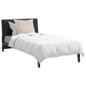 Weißes vidaXL Winterbettdecken-Set mit Kissen (2-tlg.) auf einem Bett.