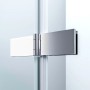 Detailaufnahme: Aquabatos Duschtür mit Chrom-Scharnier und Klarglas. Nischentür für Duschabtrennung.