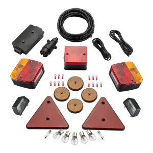 Wiltec Anhängerbeleuchtung Set mit Rückleuchten, Reflektoren, 7-poligem Stecker, Kabeln und Glühbirnen für Autoanhänger.