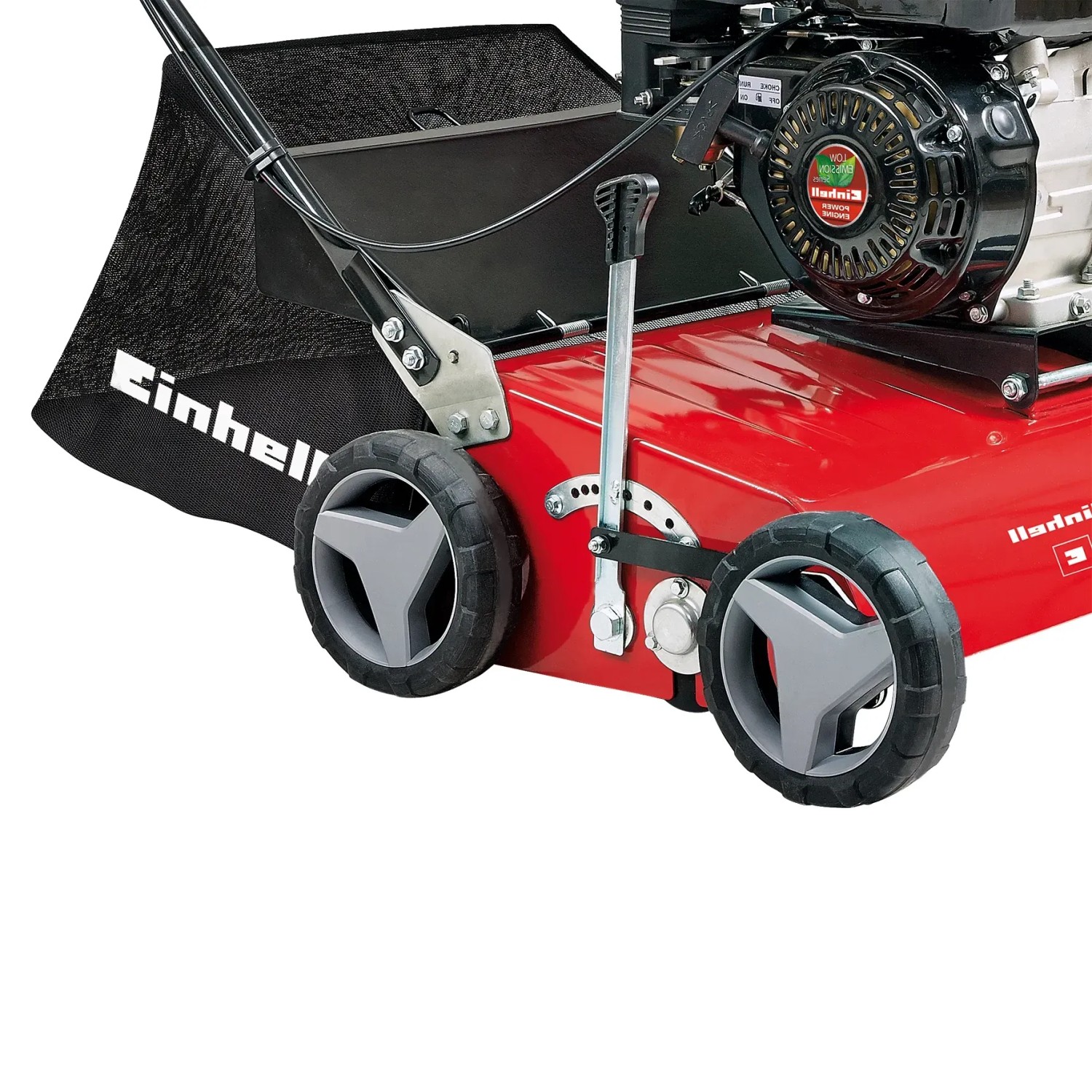 Detailansicht des roten Einhell GC-SC 2240 P Benzin-Vertikutierers mit Fangkorb.